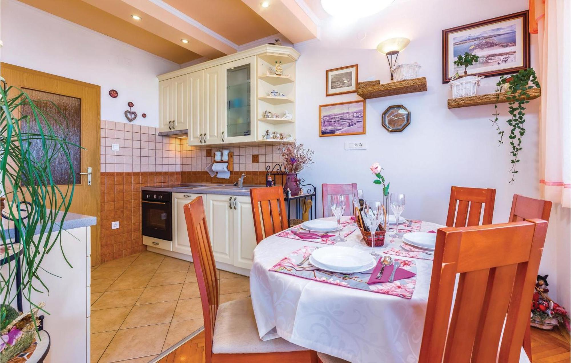 Beautiful Apartment In Crikvenica With Jacuzzi Exterior photo